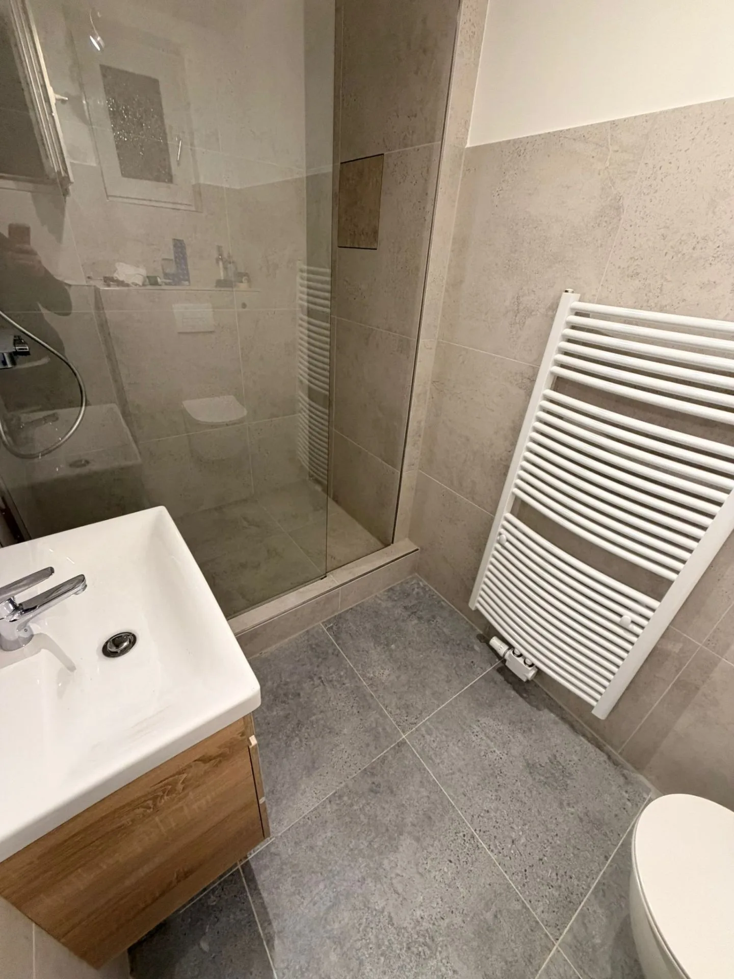 Walk-In Dusche & Waschtisch